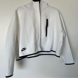Nike Women’s Cropped Zip Up